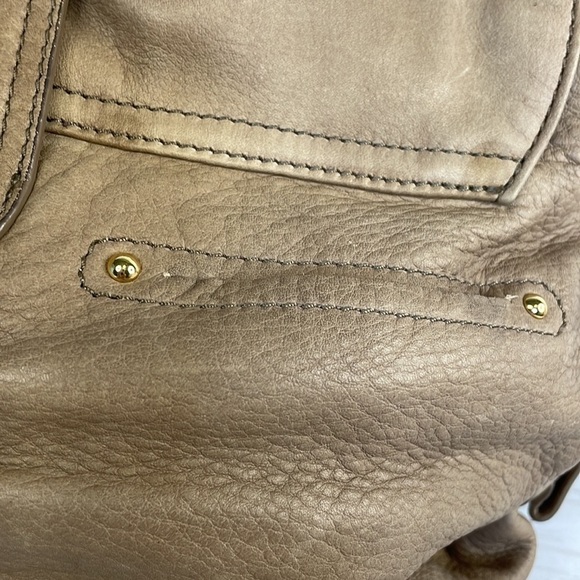 B Makowsky Taupe Leather Slouchy Hobo Satchel Shoulder Bag w/Large Buckle Accent - Picture 4 of 15